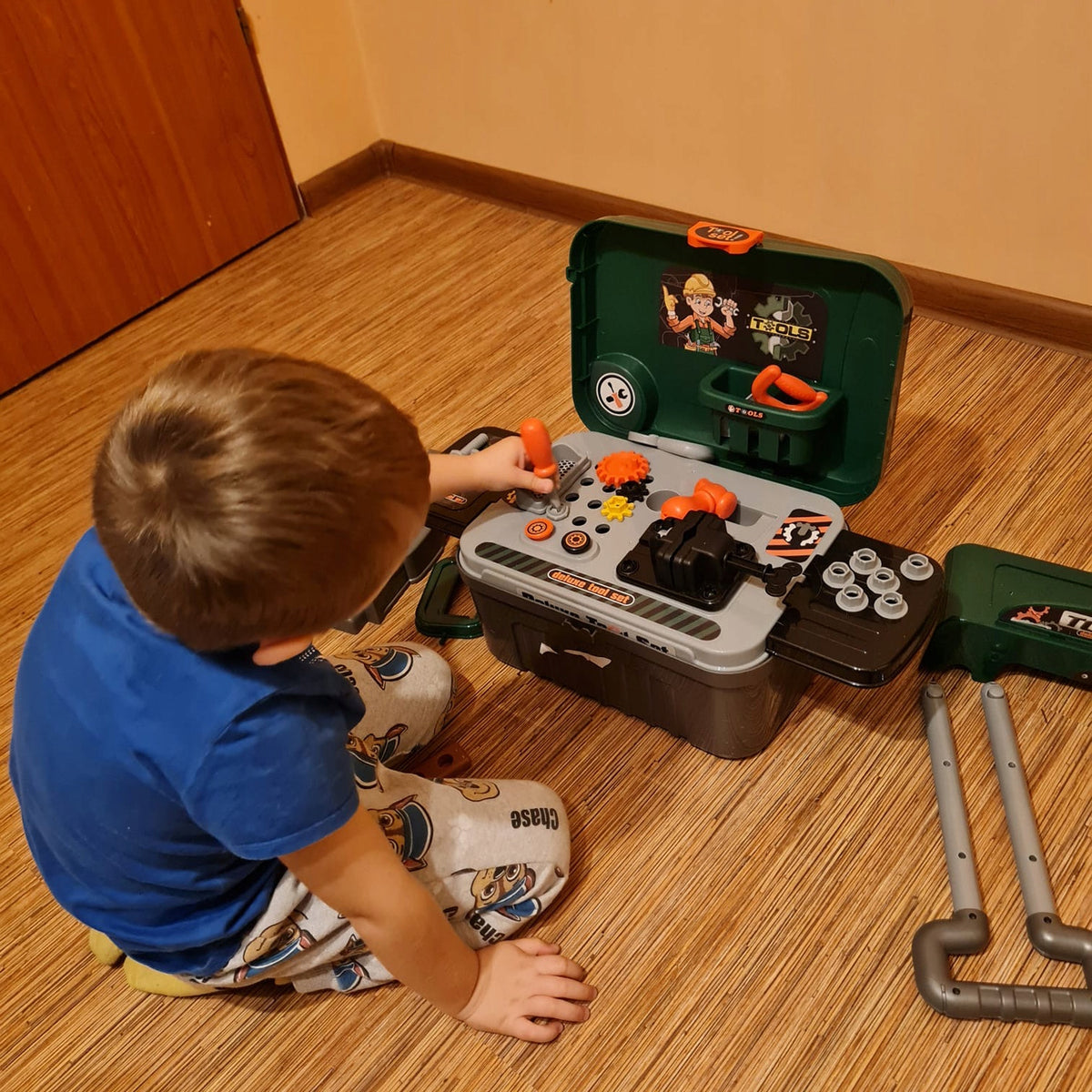 2X Toy Workshop- set Kruzzel 24648 Manufacturer code 00024648