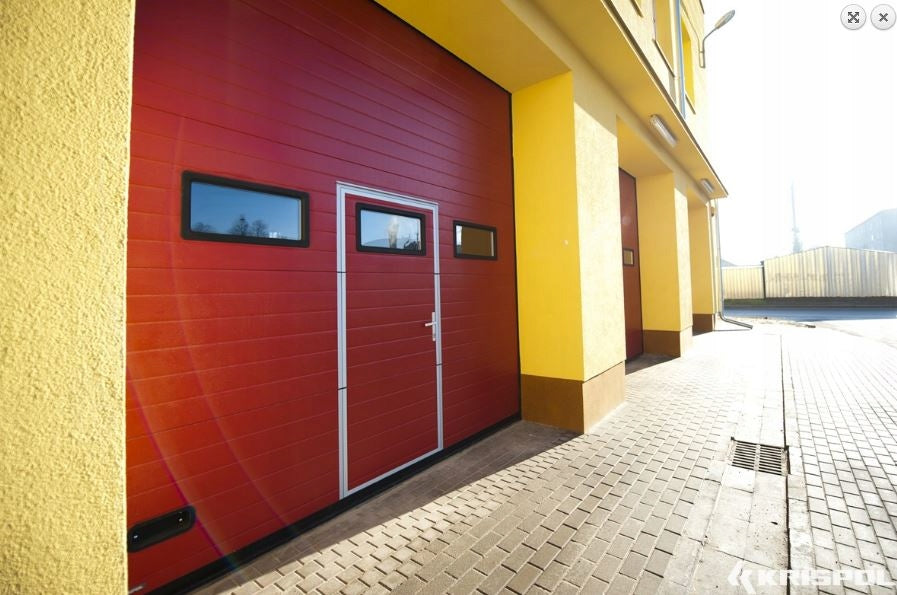 3X3 INDUSTRIAL GARAGE SECTIONAL GATE IN HAND Type full