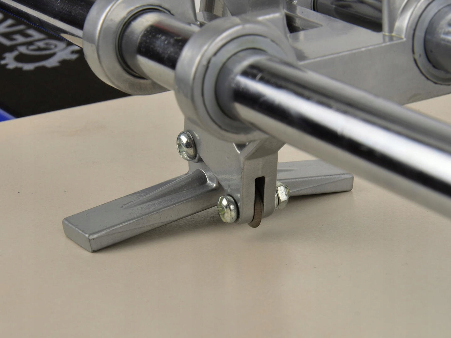 600MM GLAZE/TILE CUTTING MACHINE WITH FORAMINIFERA Packaging status original
