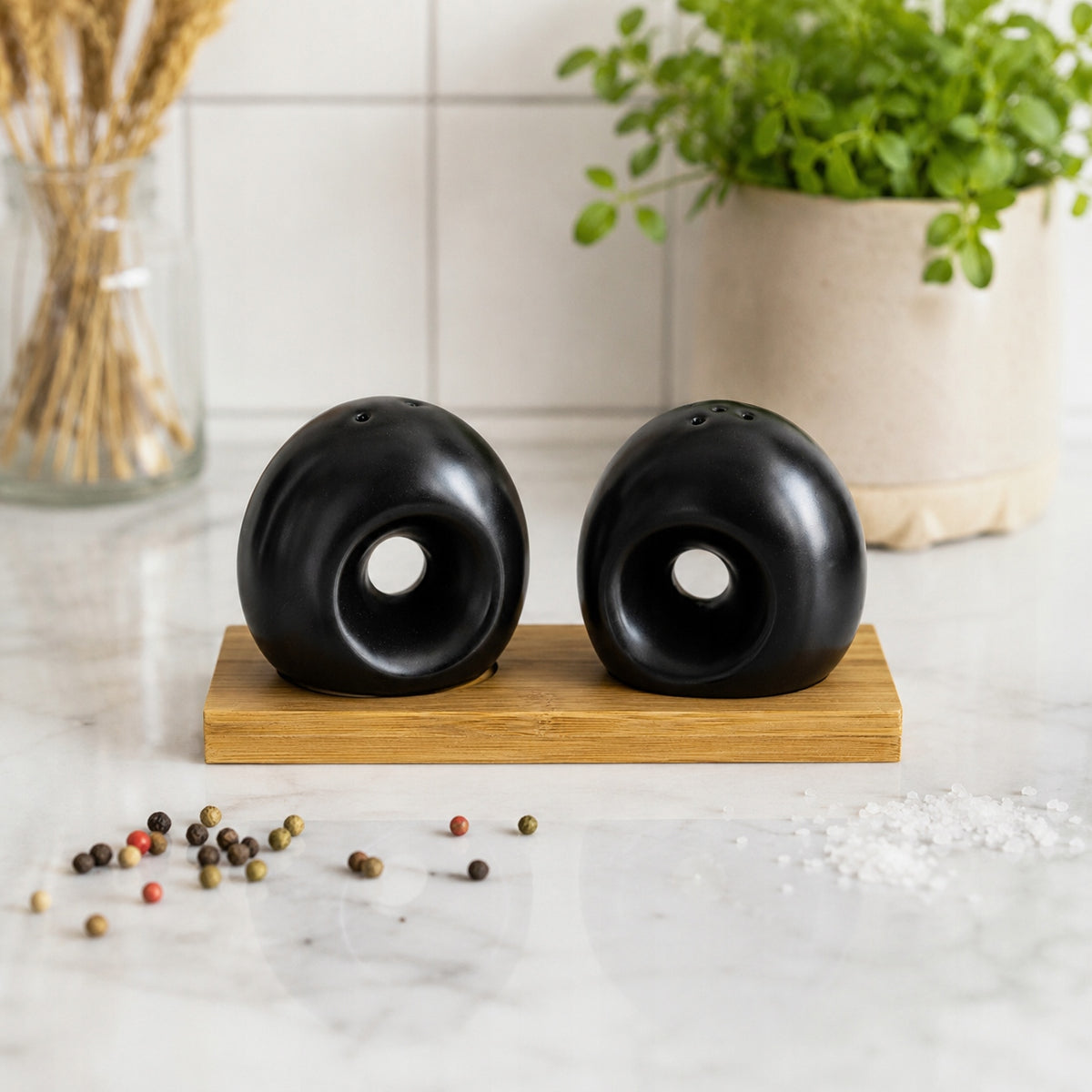 A set of spices and salt shakers with bamboo, black RONNIE Kind salt and pepper castors