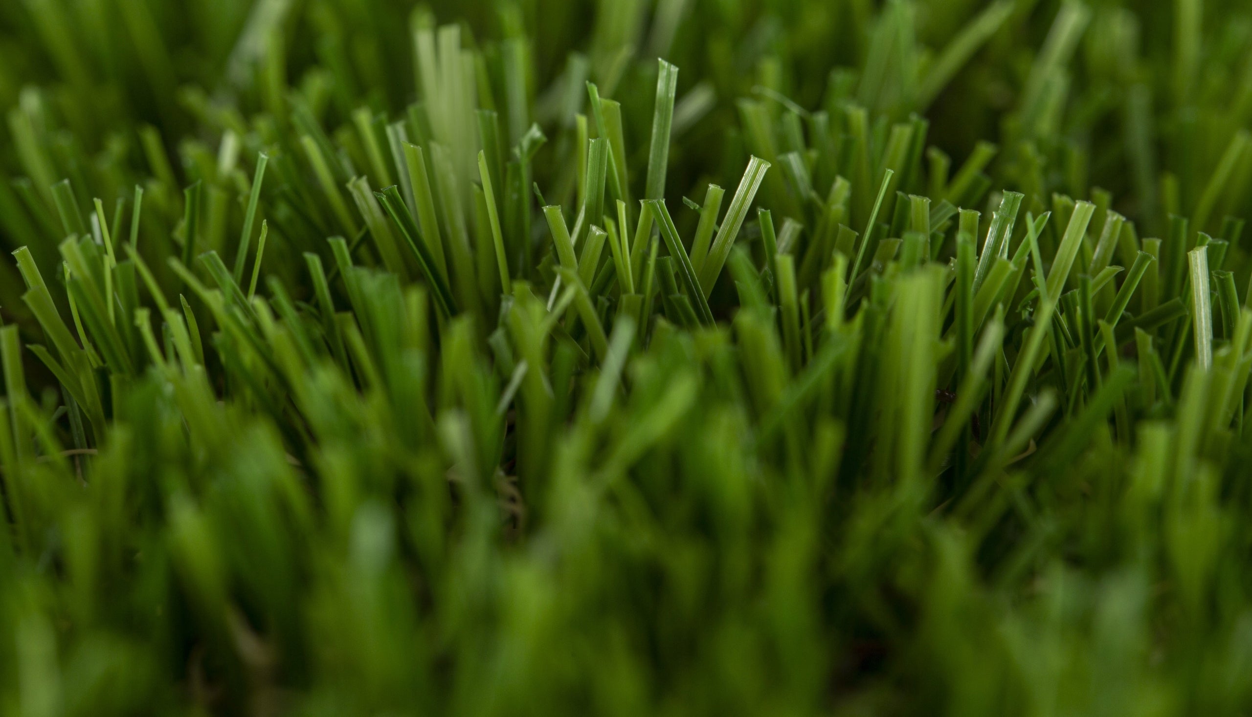 ARTIFICIAL GRASS ISKA PREMIUM THICK DENSE 3,7CM Grammage 2.48 kg/m²