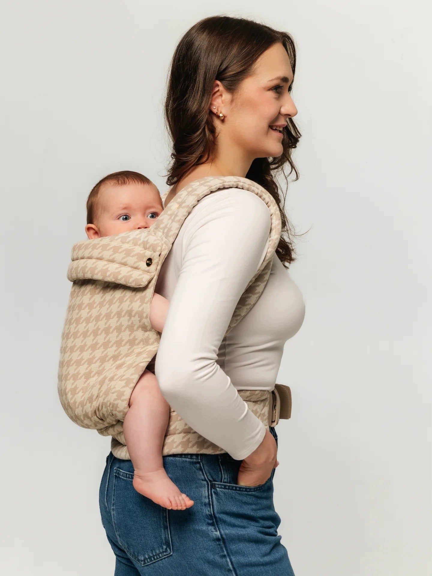 Adjustable Ergonomic Carrier Nelu Close Sand Houndstooth Manufacturer code NELU_CLOSE