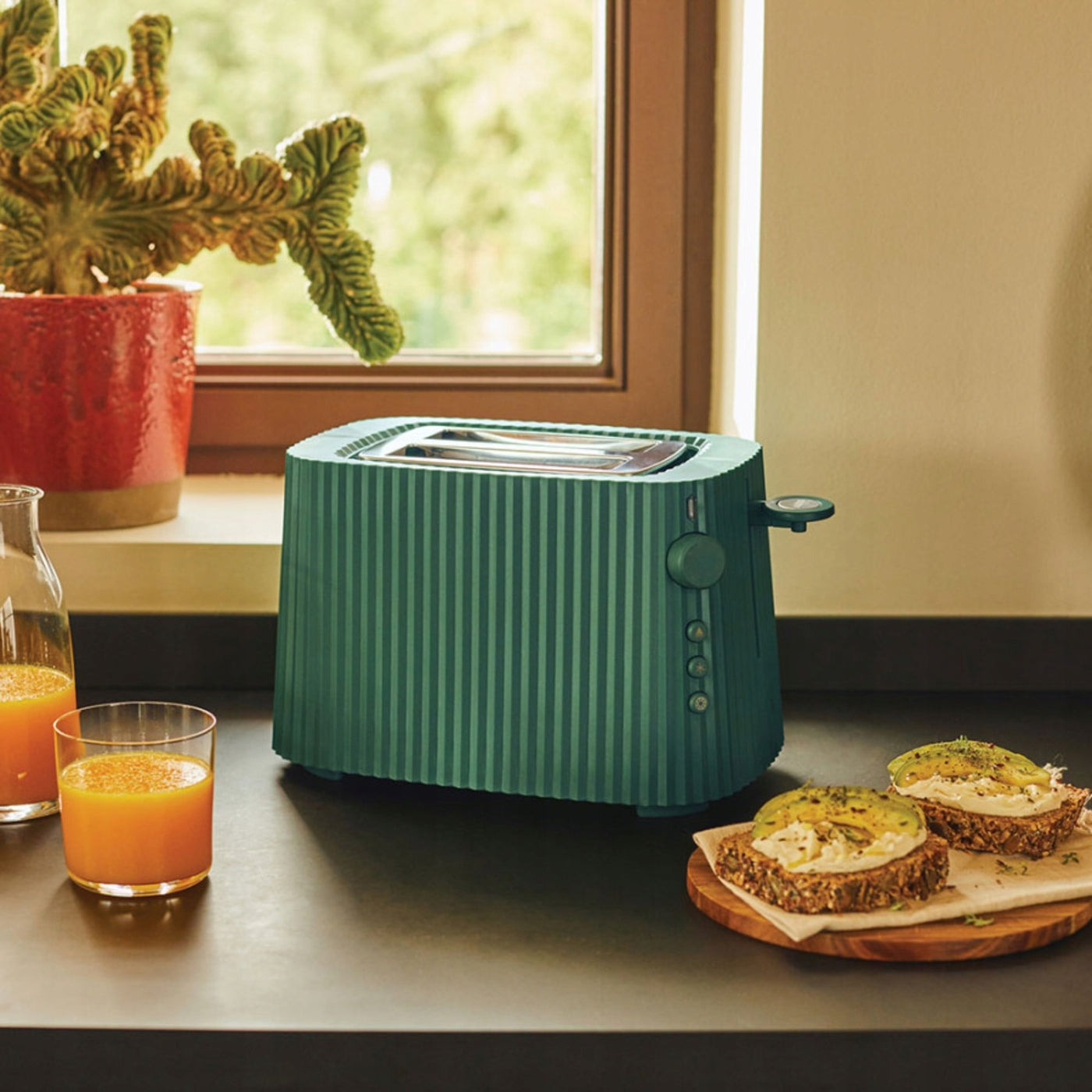Alessi Plisse Green Toaster Dominant color green