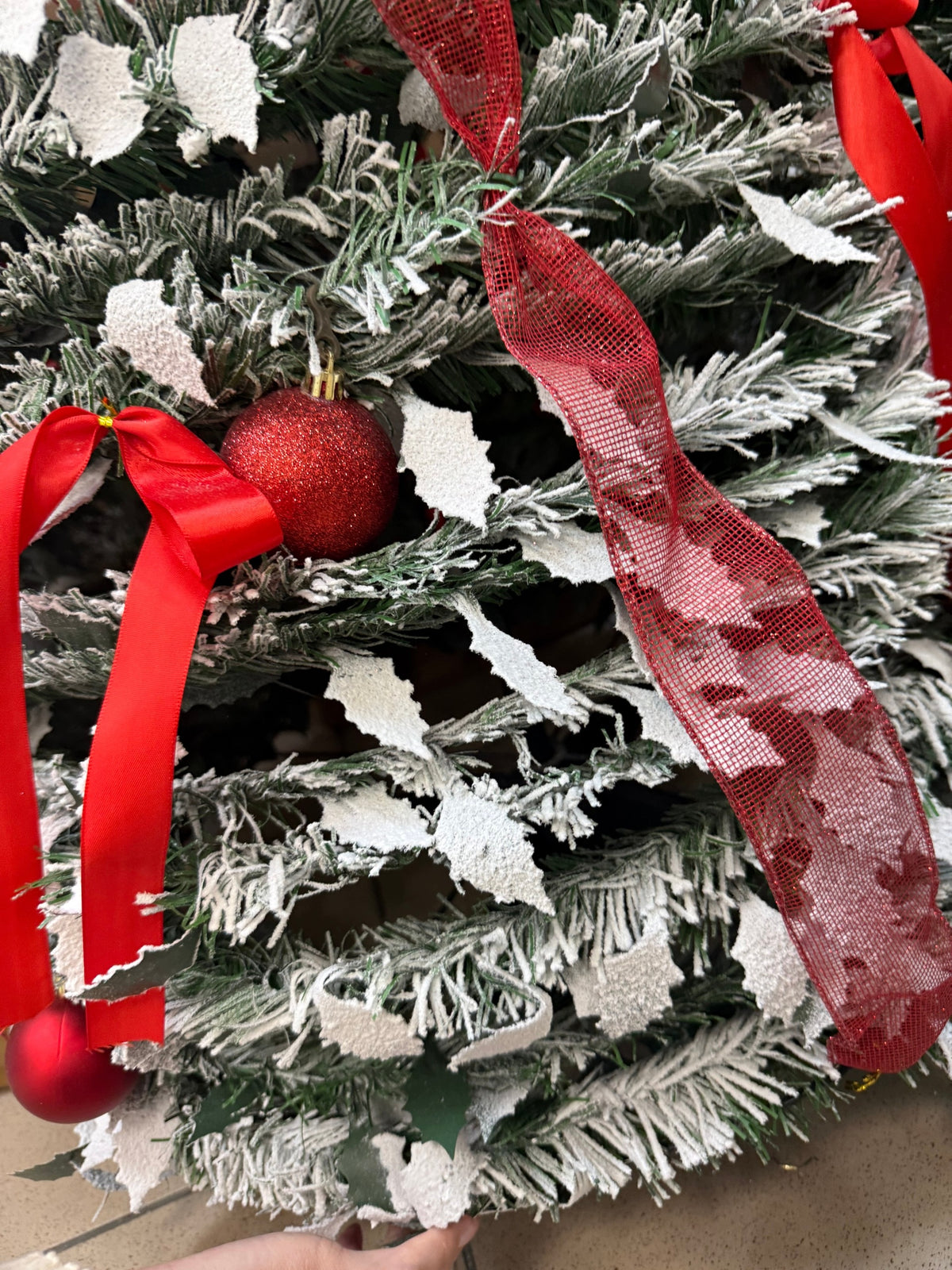 Artificial Christmas tree 150 cm folding snow-covered dressed decorated baubles bows Manufacturer code Cho-skl-udekor150