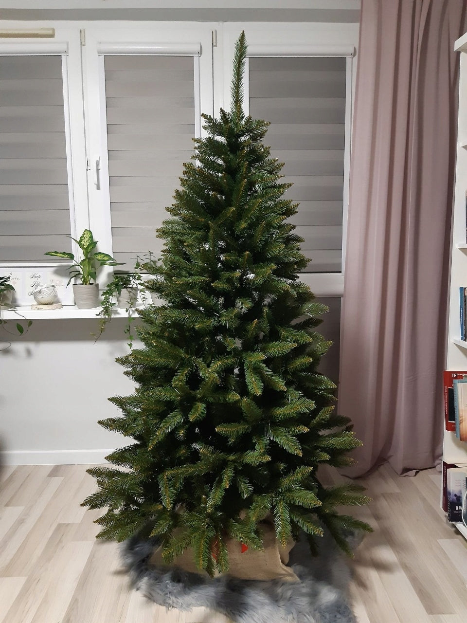 Artificial Christmas tree Caucasian Spruce 220 cm as live very dense + stand Packaging status original