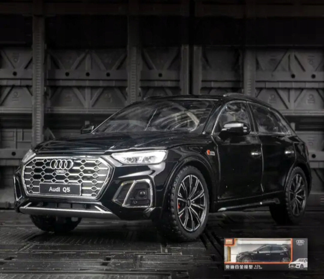 Auto Suv Audi Q5 1:24 metal car box model sound light Led open Kid's age 3+ years