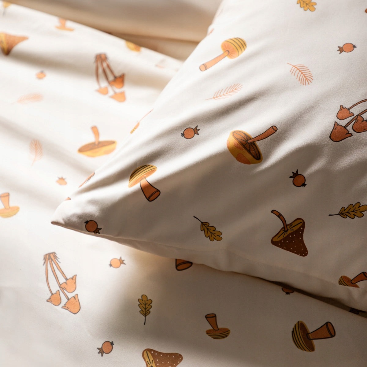 Autumn bedding SHROOM microfiber in mushrooms 220x200cm HOMLA Brand Homla