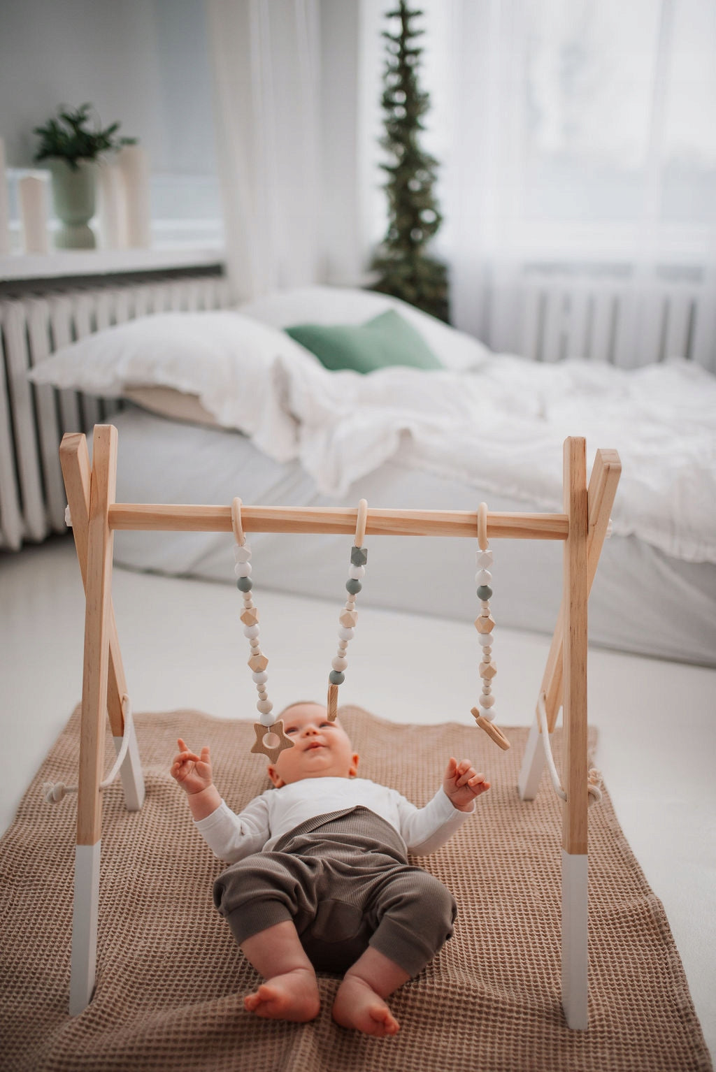 BABY GYM Educational Stand with 3 Pendants - WHITE - Baby Toy Brand no brand