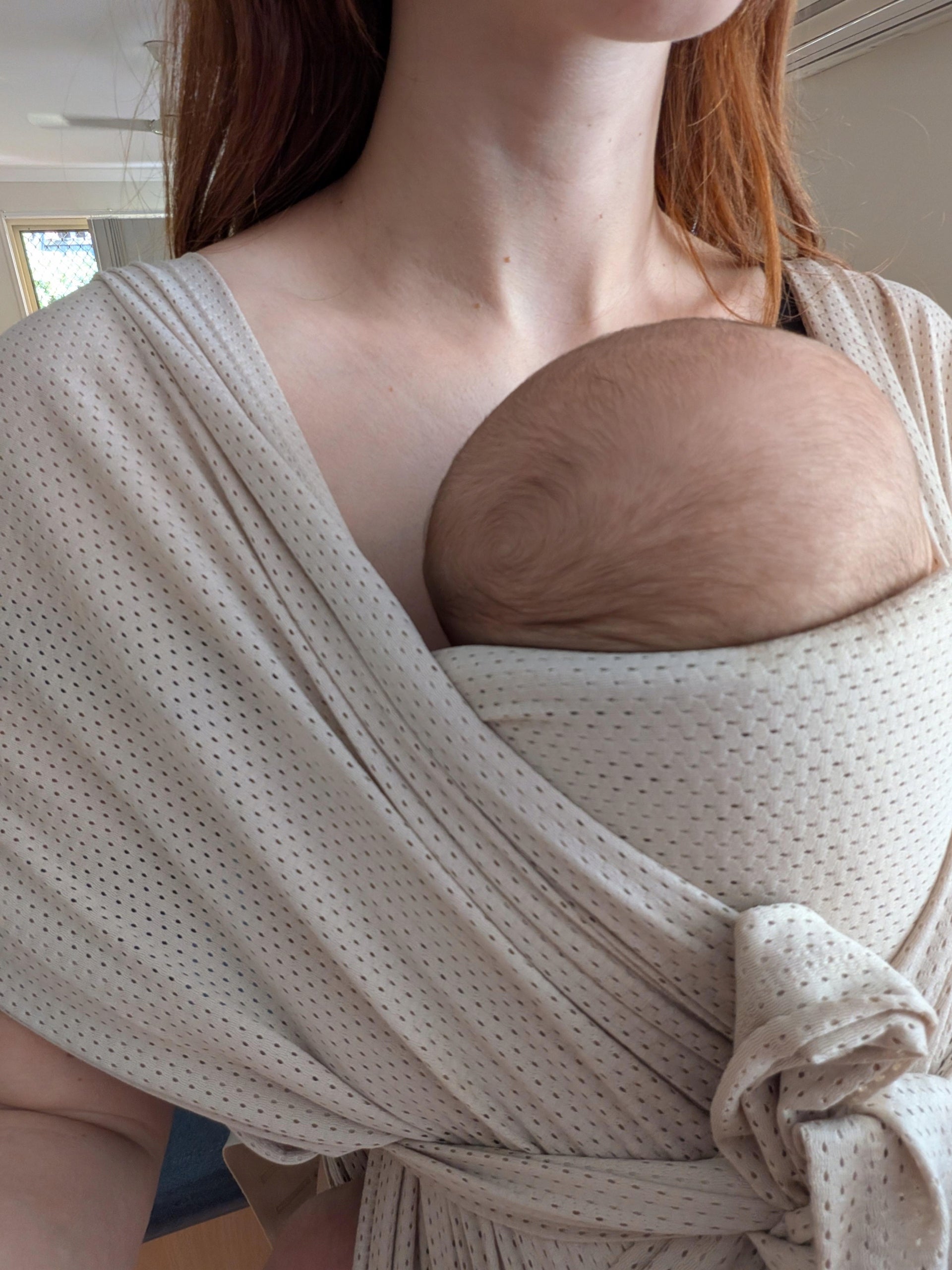 BABY SCARF BREATHABLE PREMIUM BEIGE FROM BIRTH 2-18 kg Manufacturer code POMYSŁ NA URODZINY WIELKANOC ZAJĄCZKA ŚWIĘTA