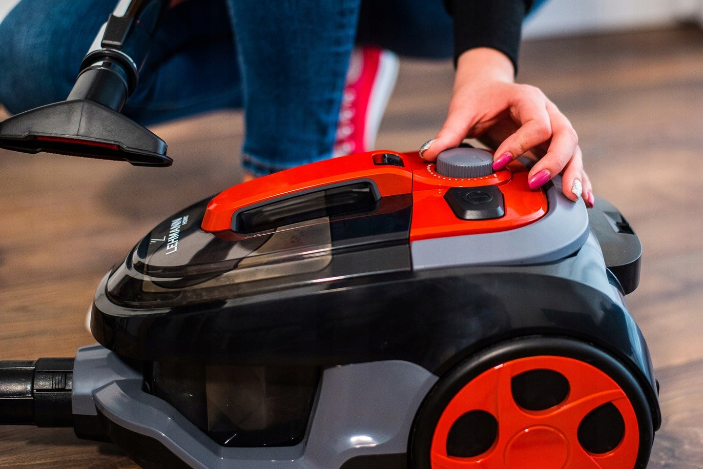 BAGLESS VACUUM CLEANER LEHMANN TYPHOON 4000W WITH TURBO BRUSH HEPA Packaging status original