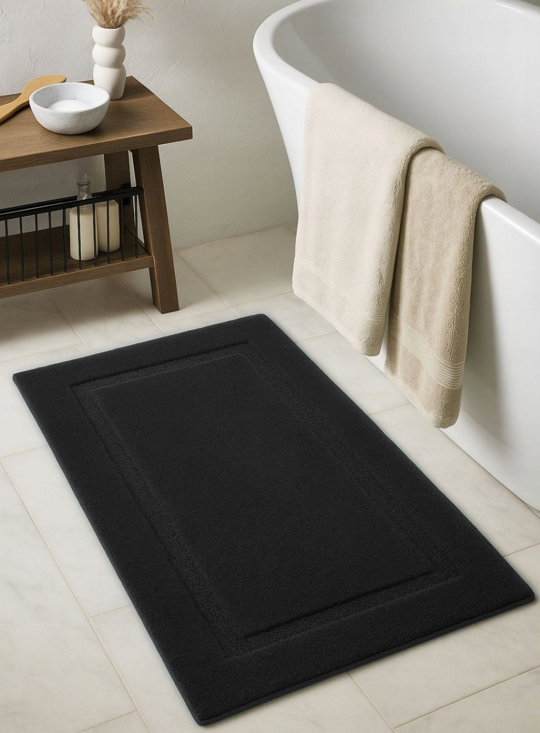 BATHROOM RUG BLACK 50x80 NON-SLIP SOFT FOR BATHROOM BLACK Manufacturer code NESTOR - DYWANIK ŁAZIENKOWY SOFT LUX BLACK