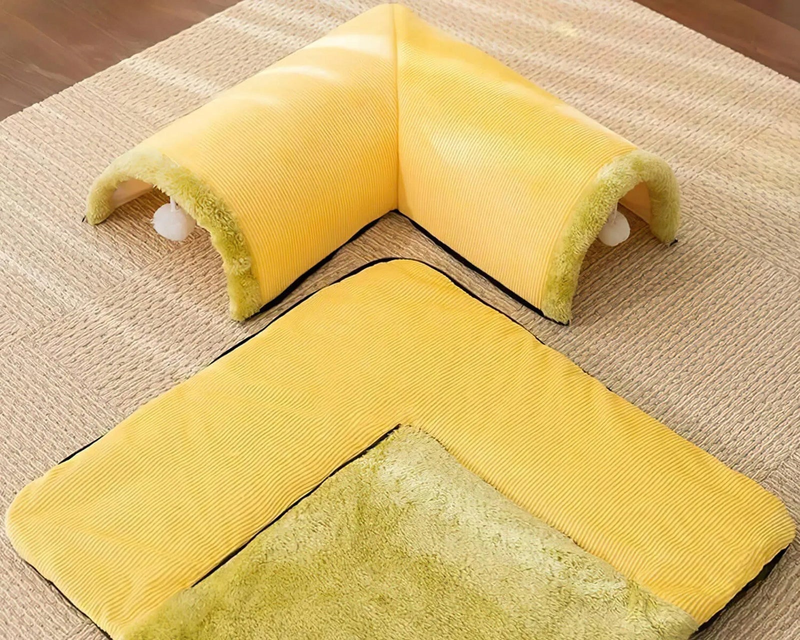 BED, COUCH MAT WITH TUNNEL FOR CAT, DOG, RABBIT, RODENTS Trade name Żółta mata, leżanka z tunelem dla zwierząt kota, psa, królika, gryzoni