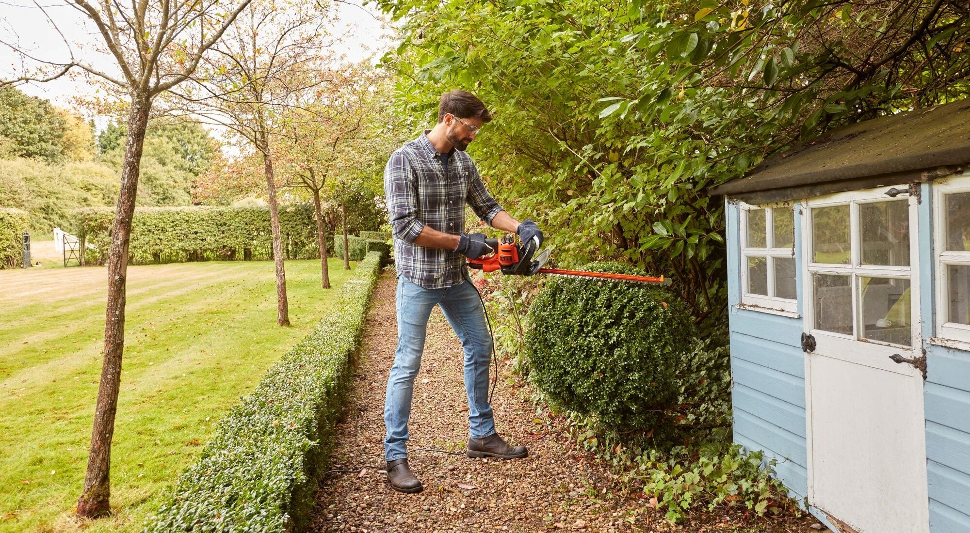 BLACK DECKER Electric Hedge Trimmer 55 cm 500 W BEHTS401 Power supply electric from mains