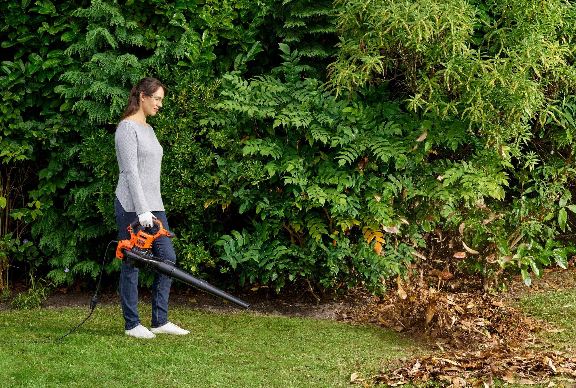 BLACK DECKER Garden Vacuum Cleaner for Leaves 3in1 3000W BEBLV300 Blower Shredding option grinding option