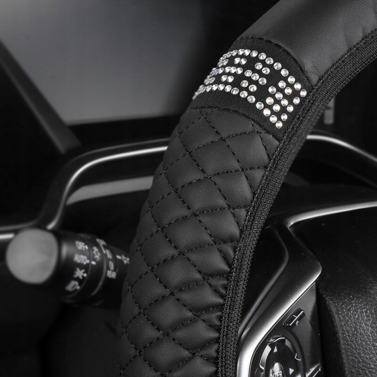 BLACK HANDLEBAR COVER QUILTED SEQUINS UNIVERSAL 36-38CM Manufacturer's catalog number pokrowiec na kierownice