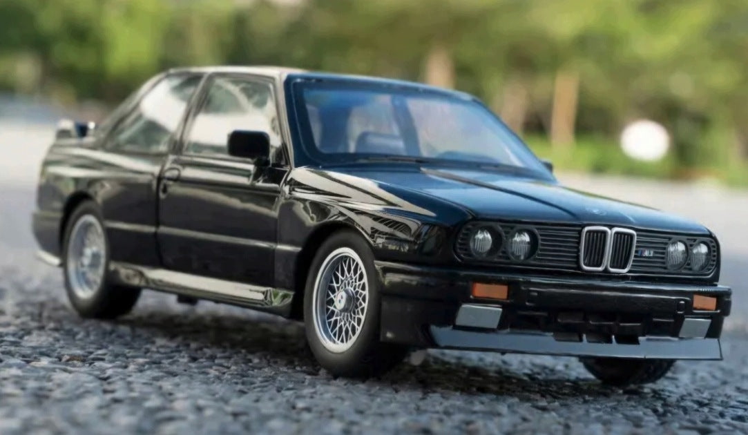 BMW M3 E30 METAL MODEL 1:24 DIE CAST LIGHTS SOUND OPENING BLACK Manufacturer code CA-192