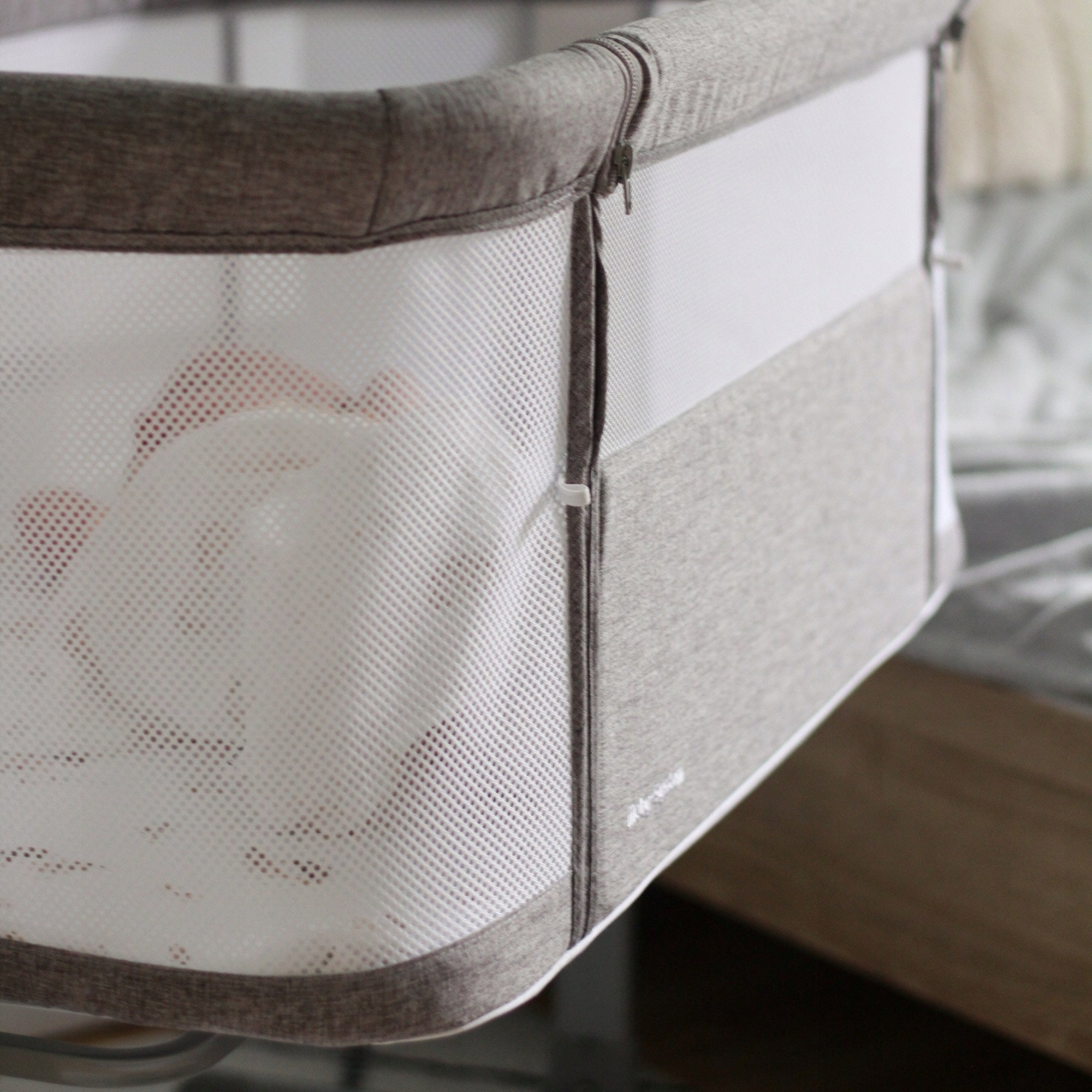 Baby Crib Infant Supplied 3in1 Freestanding Wheels + Mattress Brand Moby System