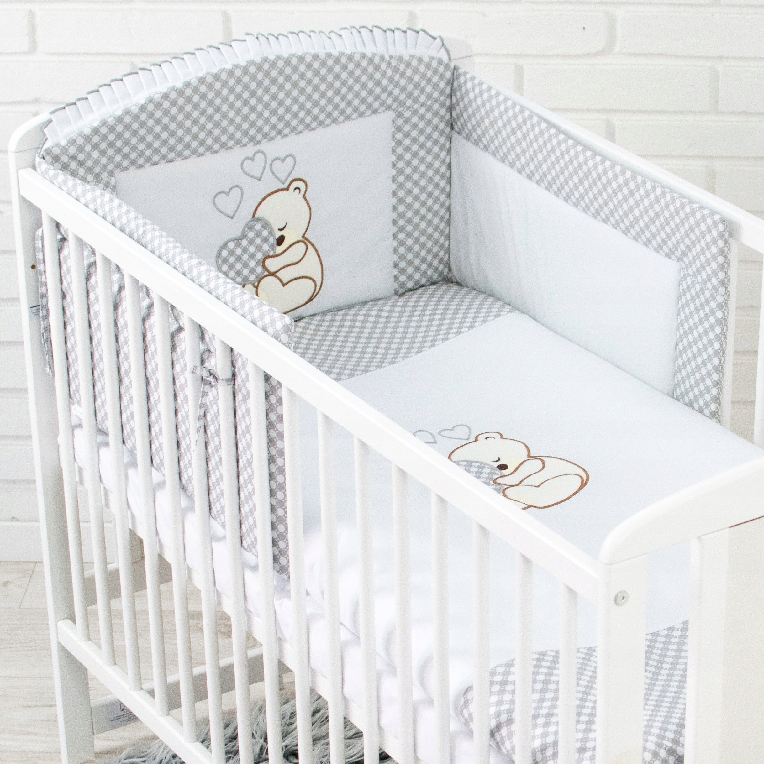 Baby cot with mattress bedding and canopy. 12 pieces EAN (GTIN) 5902838524831