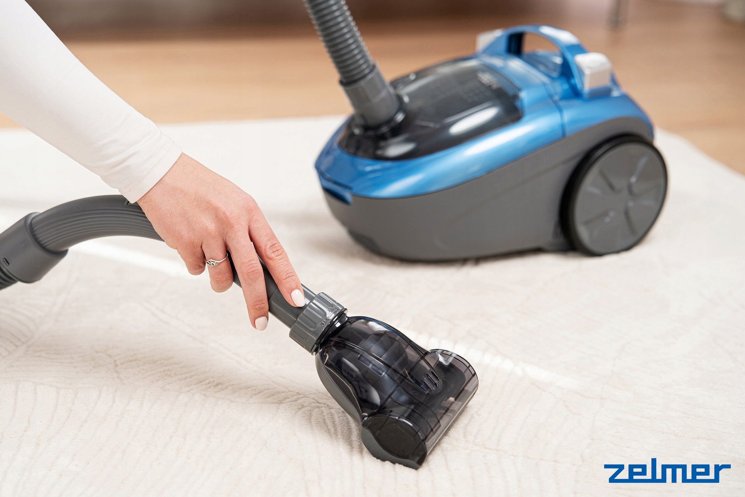 Bagless vacuum cleaner 2in1 Zelmer Radek ZVC032P 800W power regulation Model Radek ZVC032P