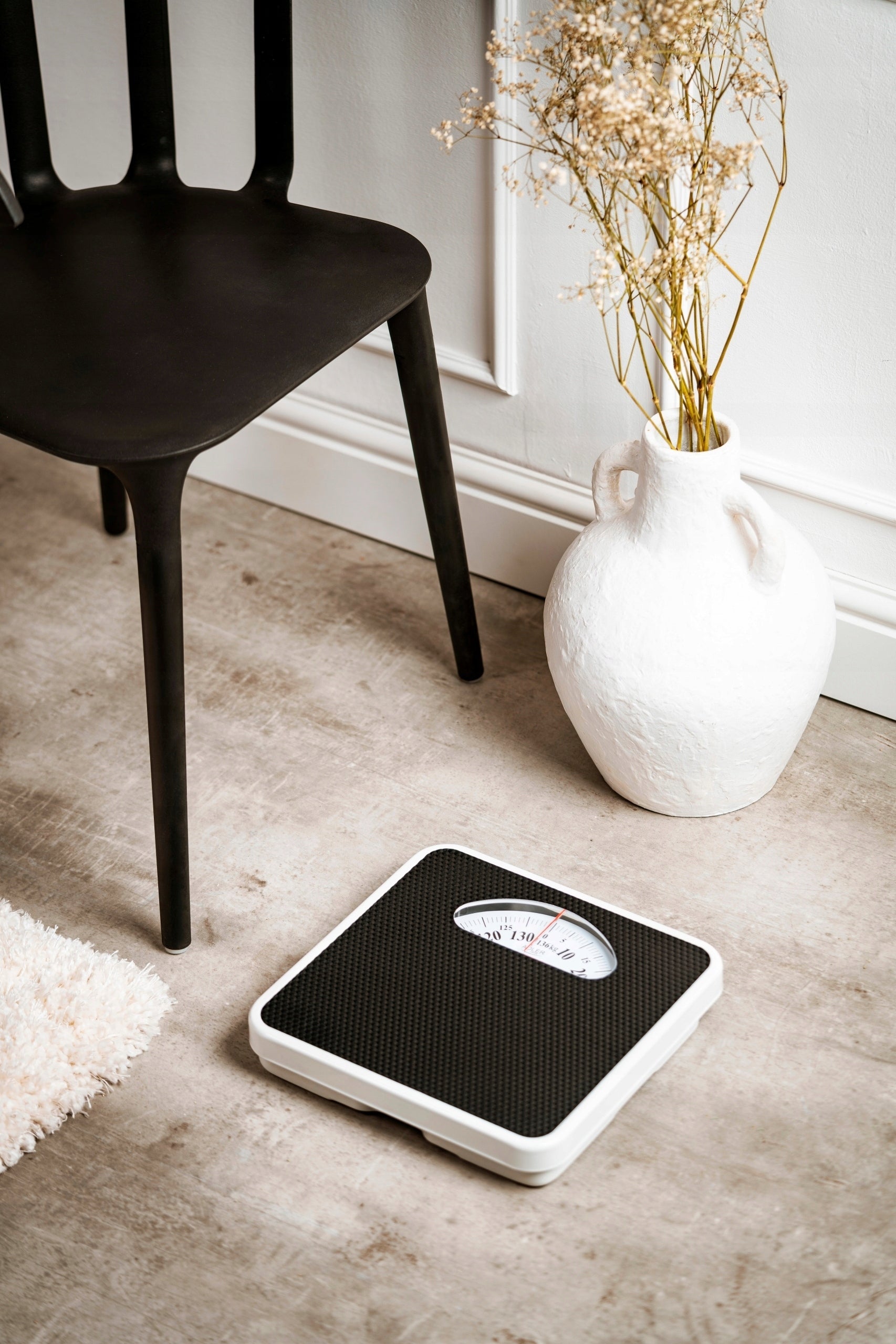 Bathroom Scale Mechanical Classic Lifting Capacity up to 136kg Durable Elegant Brand ADLER