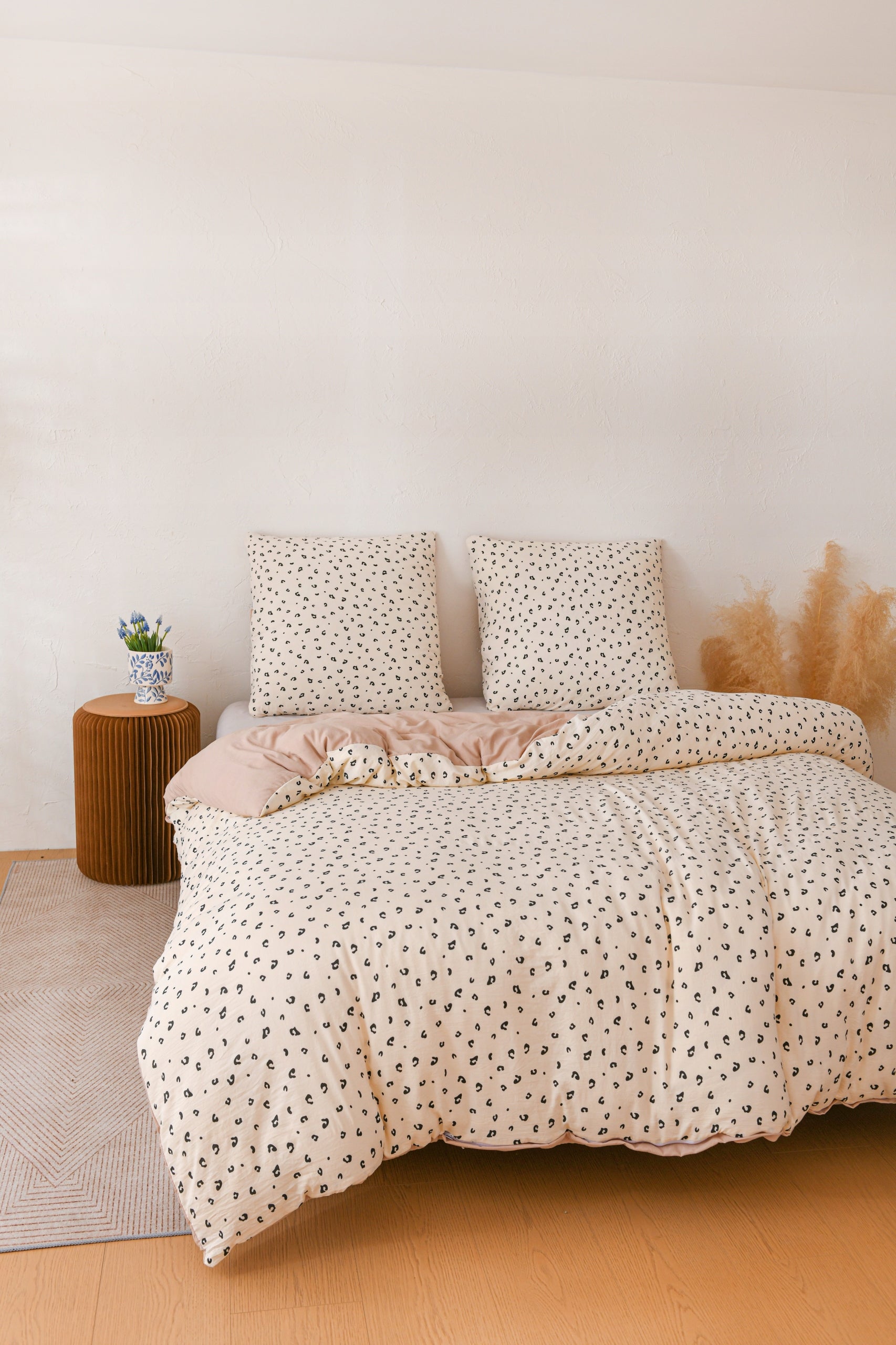 Bedding 160x200 + pillowcases cream beige leopard spotted fashionable set Manufacturer code Pościel 160x200 wzorzysta dwustronna modna