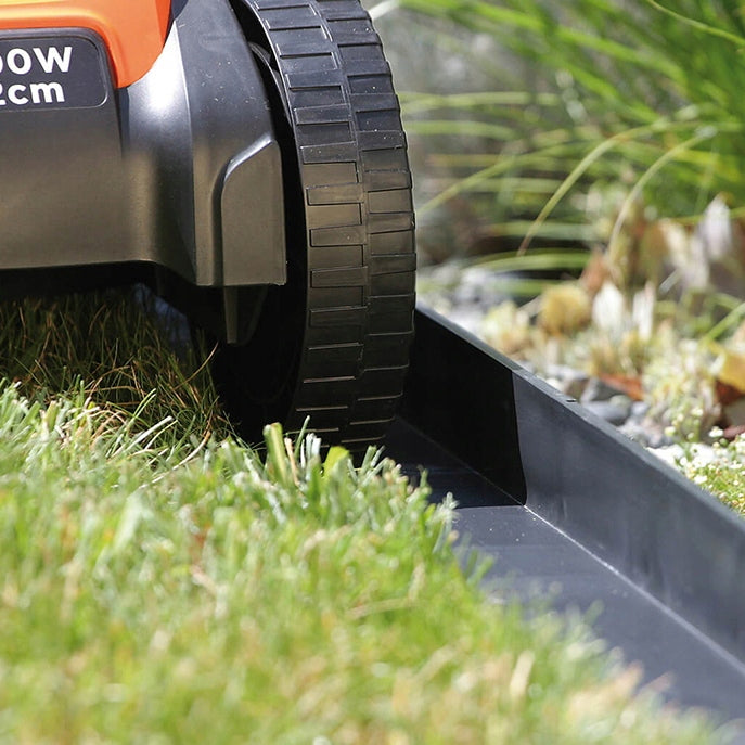 Black Garden Edging Border with Overrun 20MB Curb for Lawn Mower Manufacturer GardenPlus+