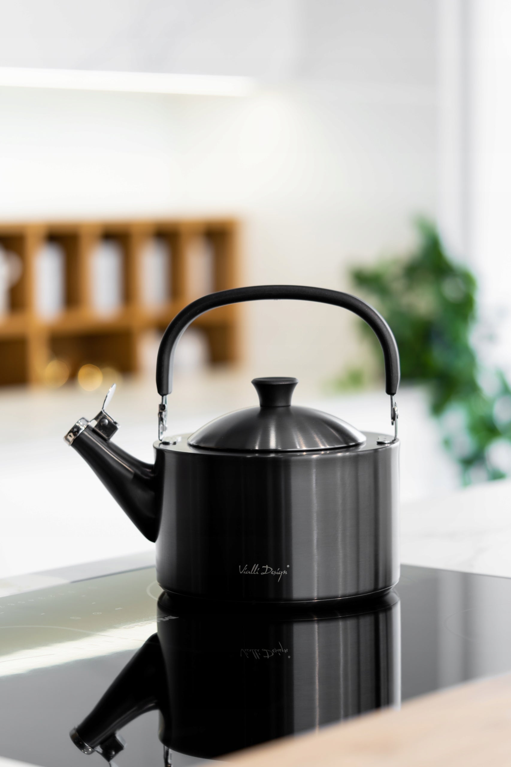 Black steel kettle with whistle INDUCTION 1.5 L vialli diamante induction Manufacturer code 28197
