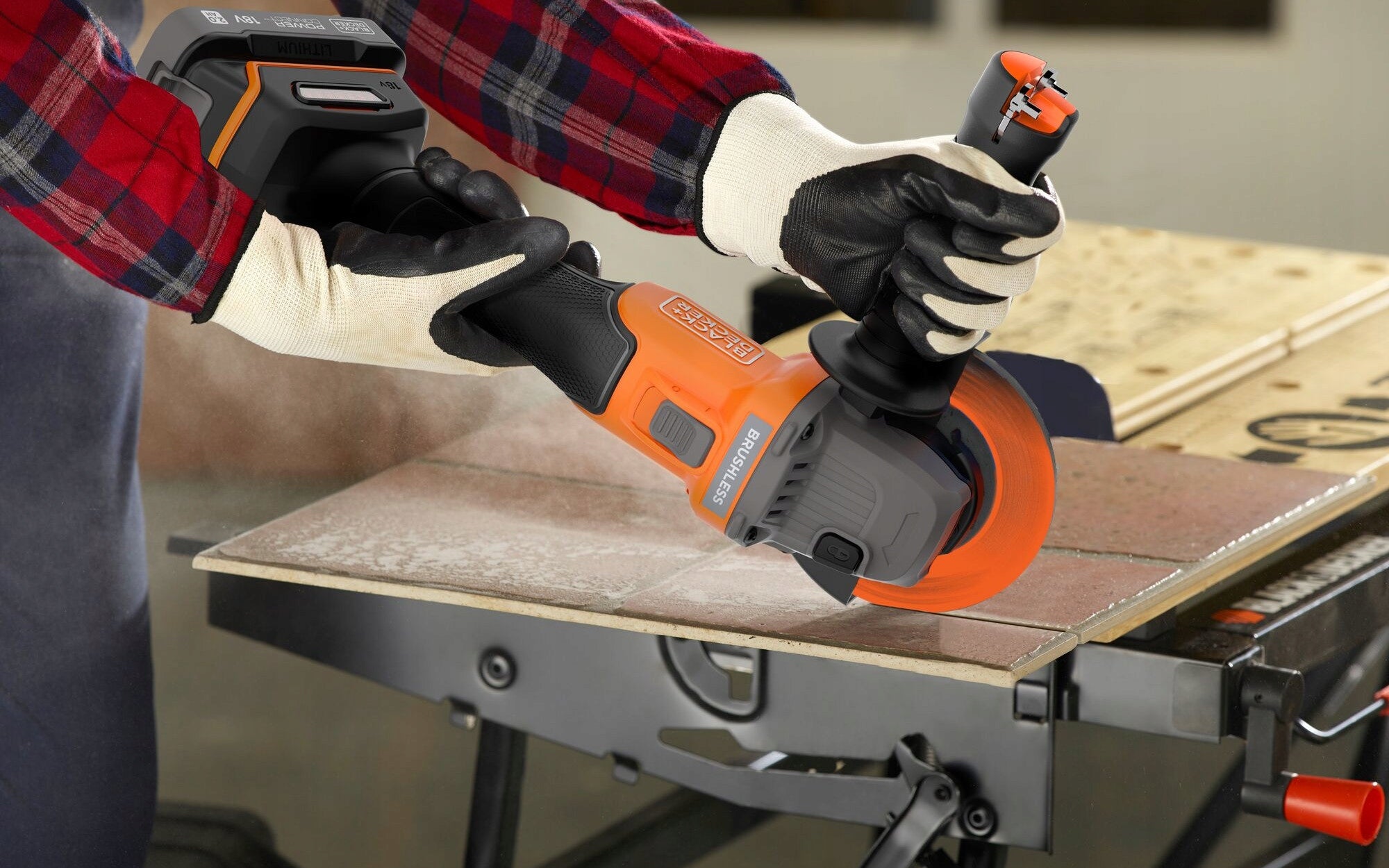 Brushless angle grinder BLACK DECKER BCG6L8N 115mm 18V BODY + bag Supply voltage 18 V