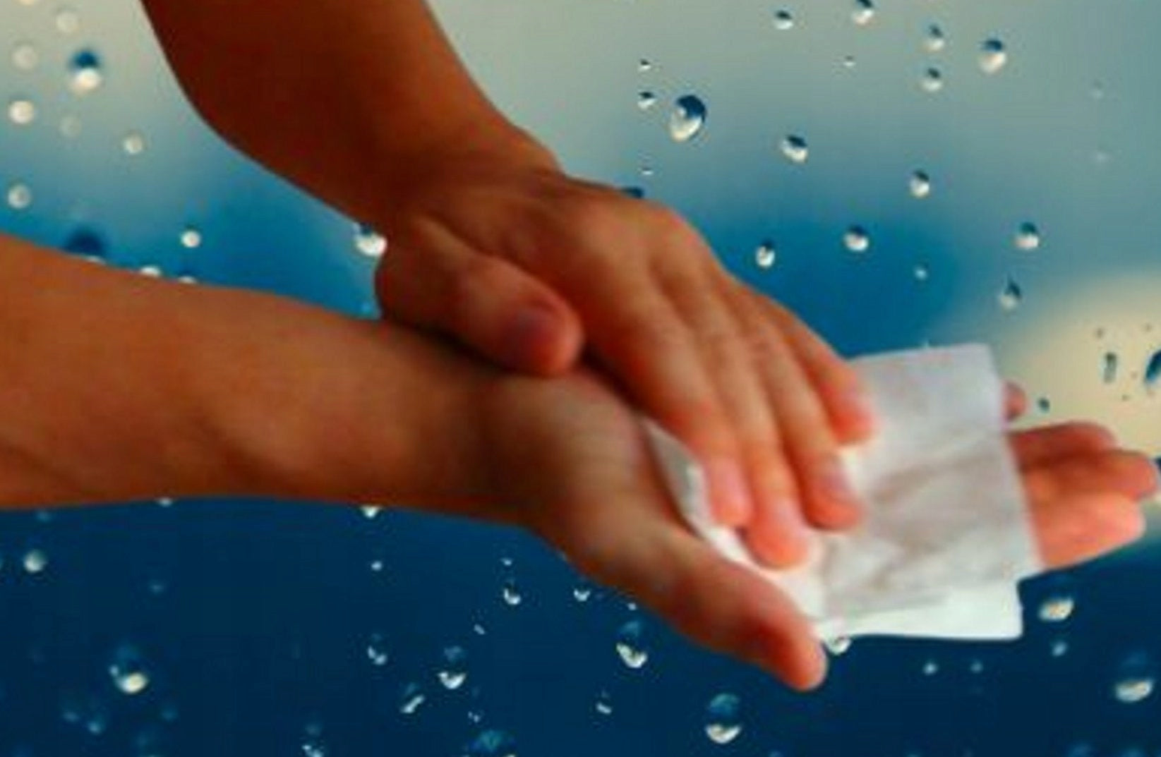 CAMERA INHIBITS THE REMOVAL OF HYPERHIDROSIS STOPS SWEATING OF THE ARMPITS OF THE HANDS OF THE LEGS EAN (GTIN) 7416356034478