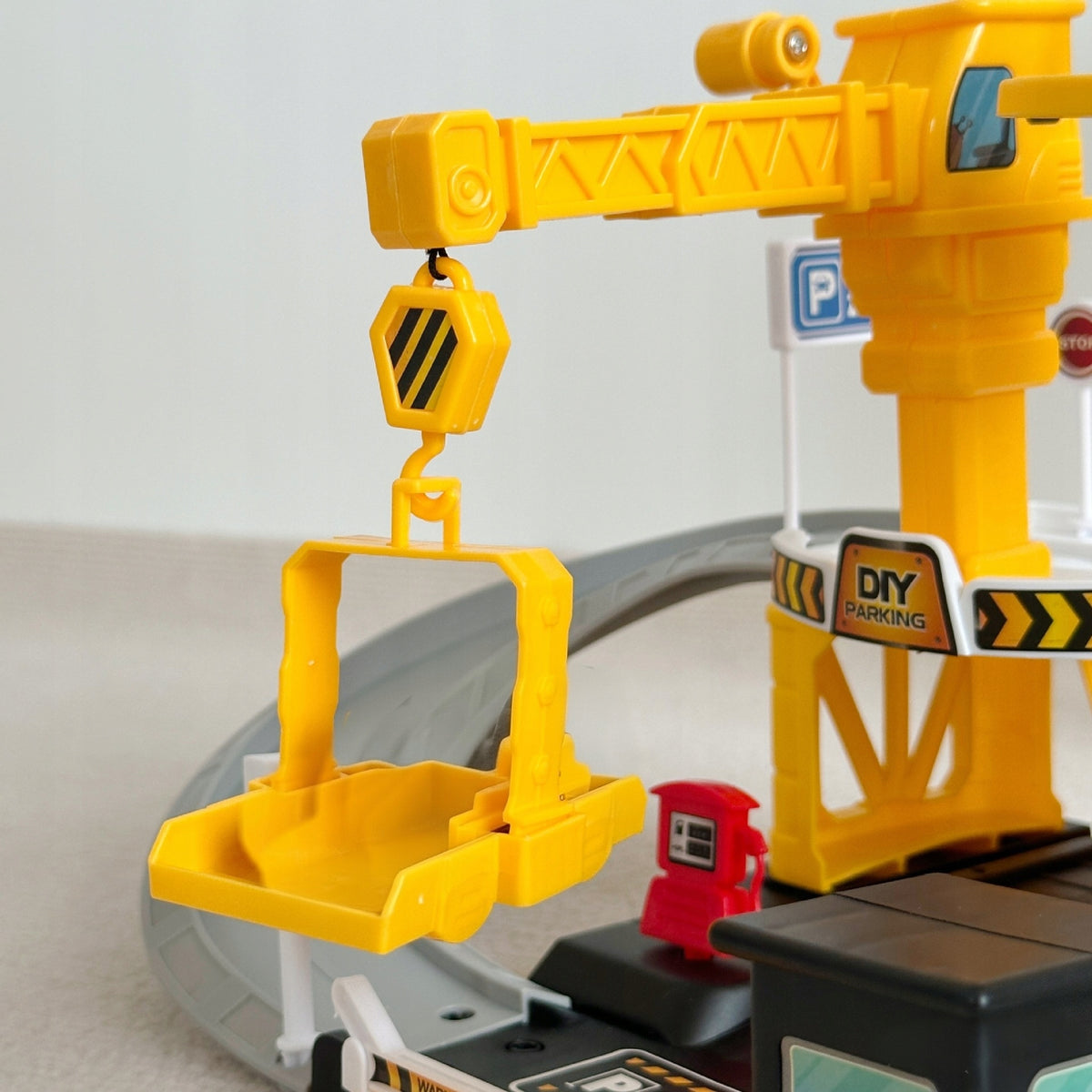 CAR TRACK PARKING CRANE CONSTRUCTION VEHICLES HELICOPTER FOR GIFT Manufacturer code Prezent dla 3 4 5 6 7 8 9 latka