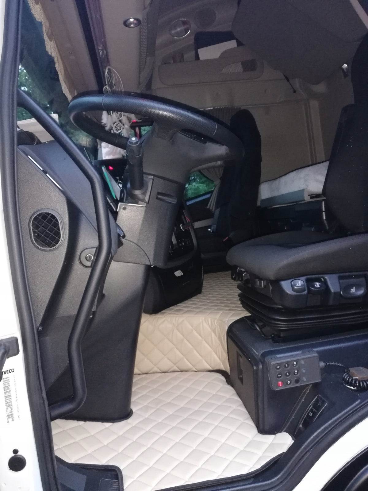 CARPETS QUILTED RUGS IVECO HI-WAY AFTER 2013 CARS.