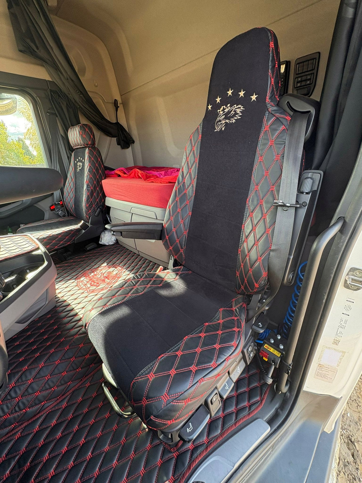 CARPETS RUGS quilted ROYAL SCANIA R S THICK EMBROIDERY covers shelf Packaging status original