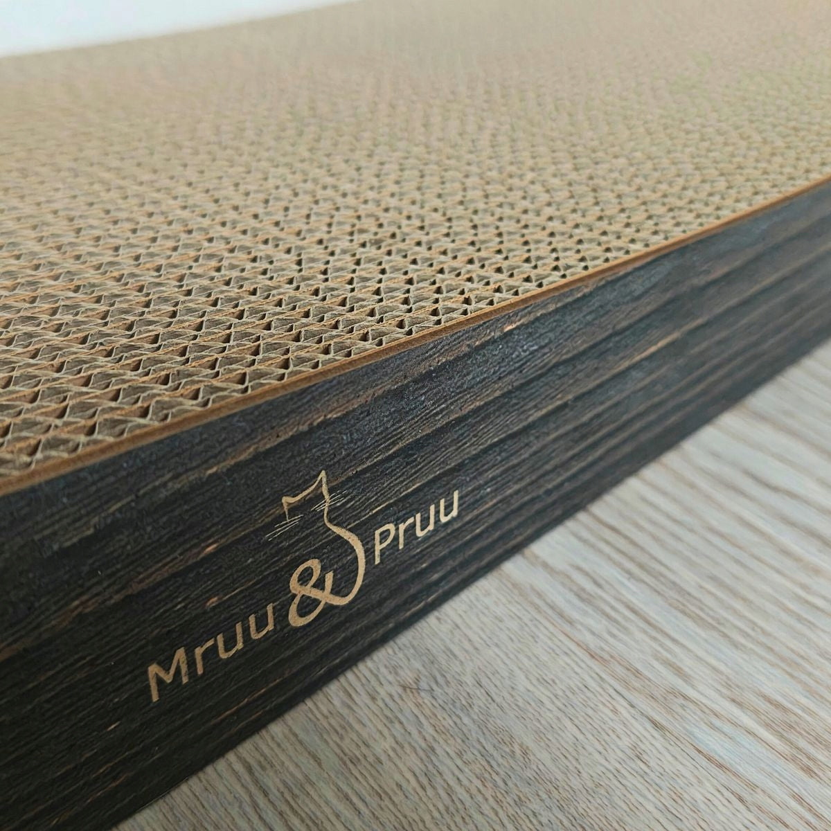 CAT SCRATCHER CARDBOARD BED SIGMA Mruu&Pruu Brown Manufacturer code BRAZ_SIGMA