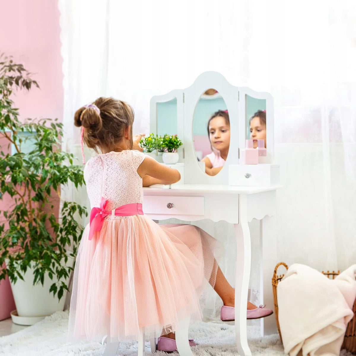 CHILDREN'S DRESSING TABLE FOR GIRLS WITH MIRROR AKCESORIA AND CHILDREN'S STOOL Brand no brand