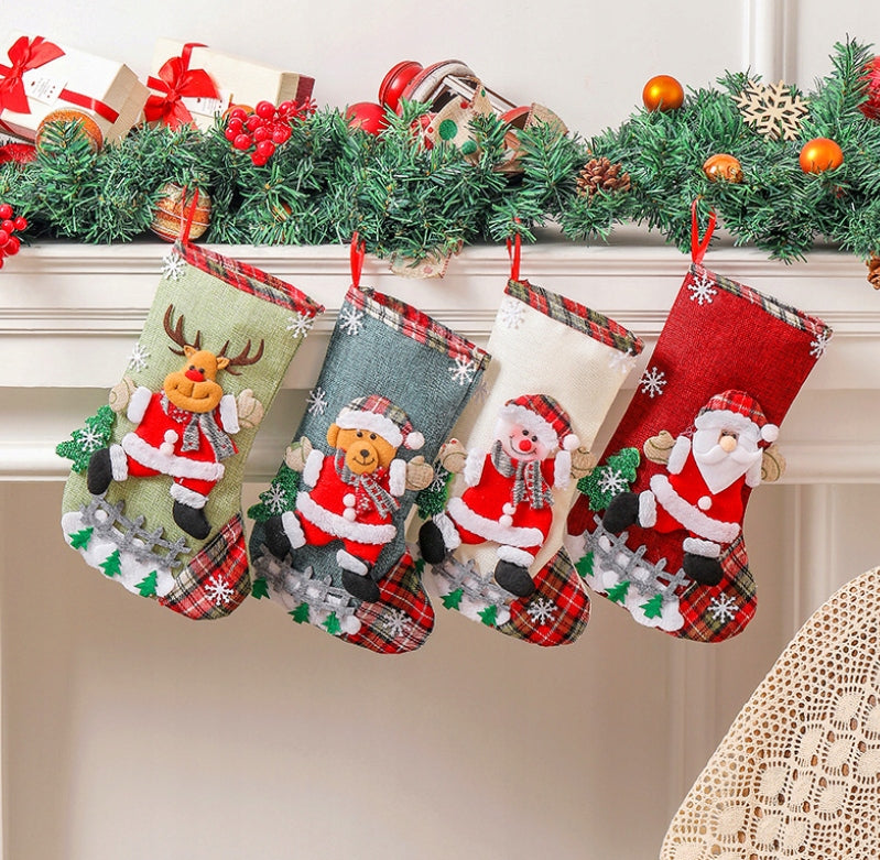 CHRISTMAS SOCKS 4PCS DECORATIVE SET FOR GIFT FIREPLACE Manufacturer code Zestaw 4 wyjątkowych skarpet świątecznych