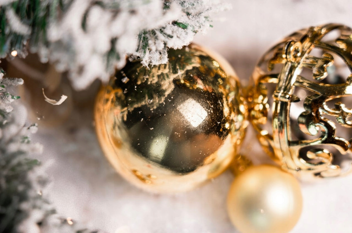CHRISTMAS TREE BAUBLES UNBREAKABLE CHAMPAGNE SET 100 PIECES CHRISTMAS Longest dimension 6 cm