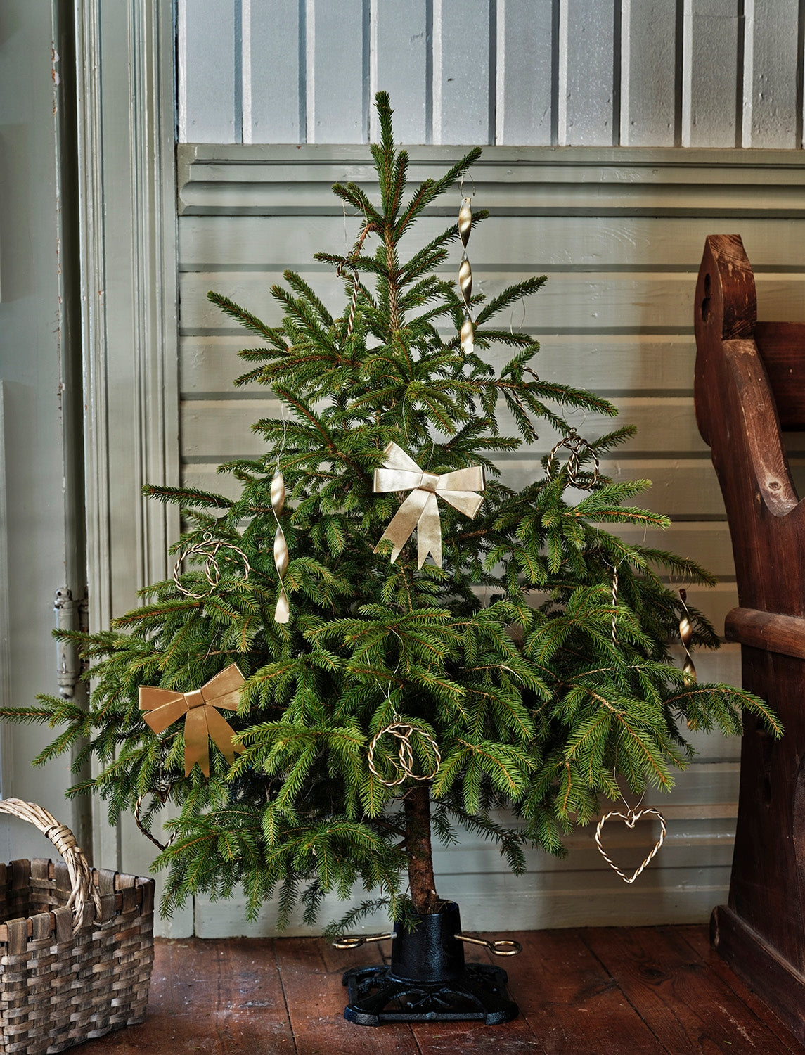 CHRISTMAS TREE STAND SMALL 20x20cm cast iron stable loft Christmas tree Manufacturer code 516707