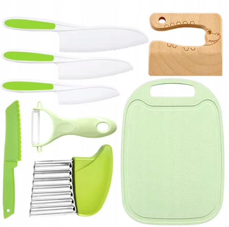 COOKING SET FOR CHILDREN 8 PLASTIC ELEMENTS AKCESORIA FOR CUTTING Manufacturer code 050651