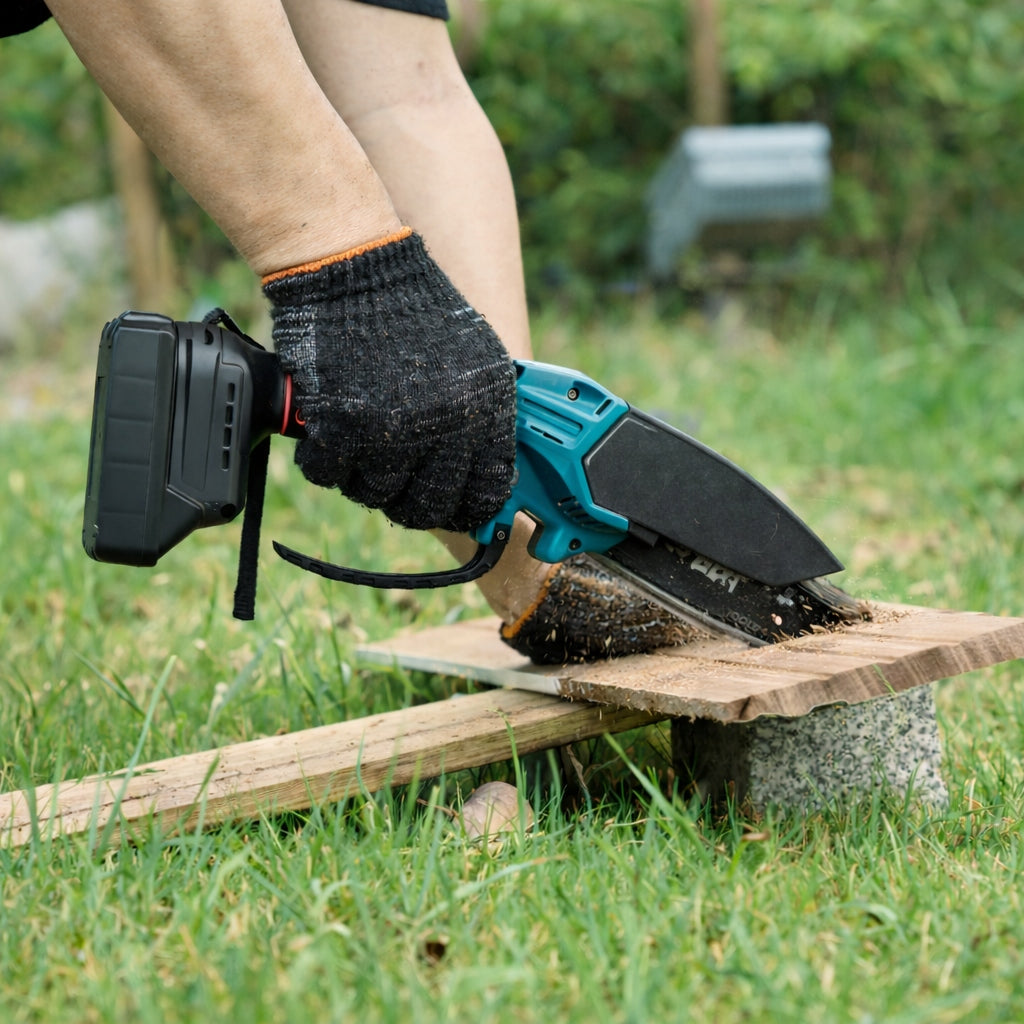CORDLESS CHAINSAW ELECTRIC SAW 2xAKU 21V 2x chain 4+6" Manufacturer code RĘCZNA PIŁA AKUMULATOROWA