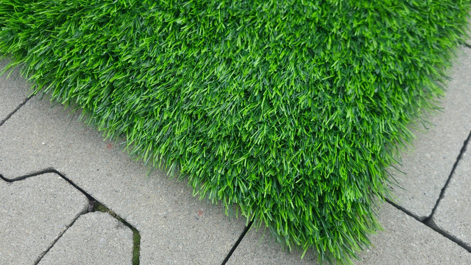 Carpet Artificial Grass Seville Verde 4m Dense High with Roll 40mm GARDEN Number of m² offered 1 m²