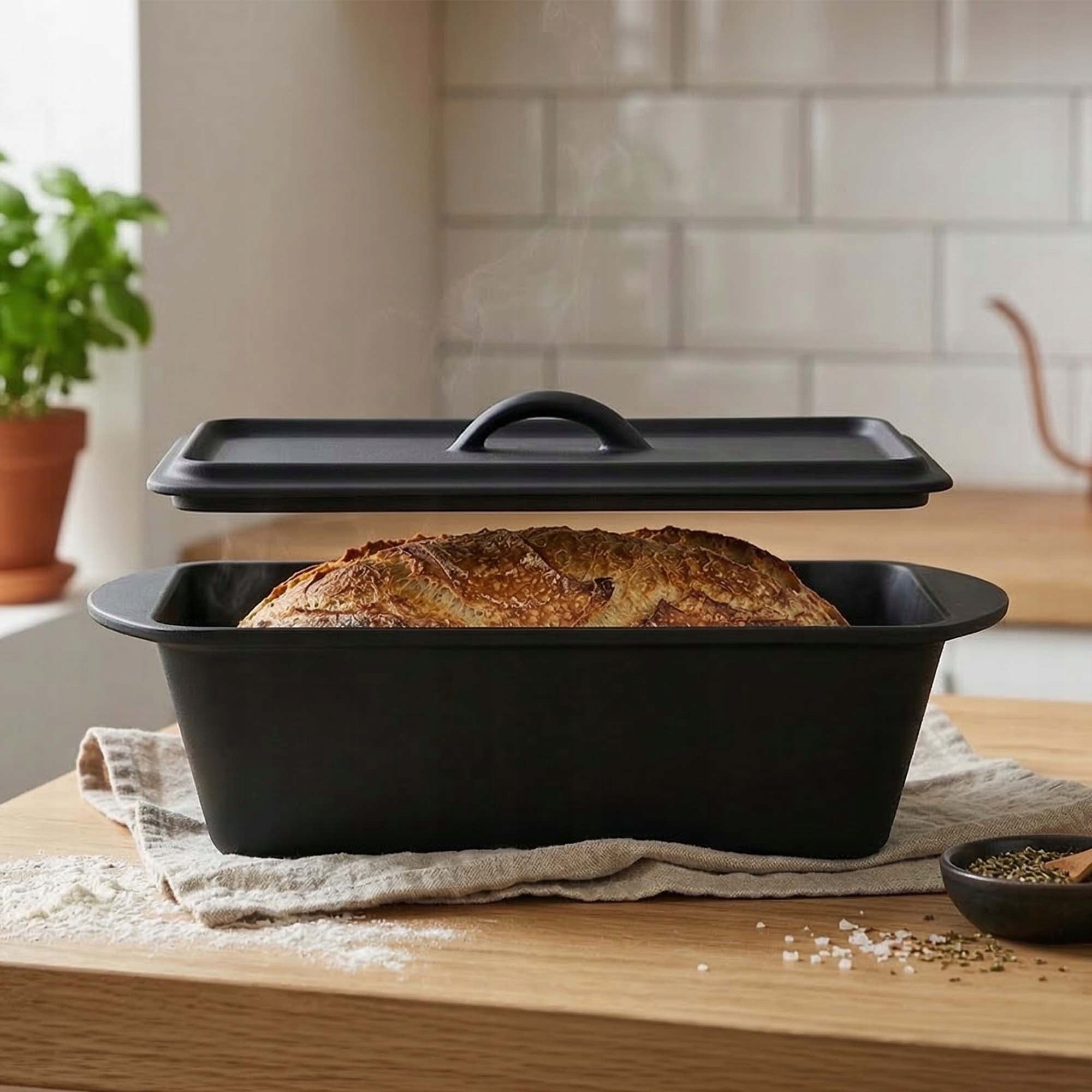 Cast Iron Brittany 31cm for Baking Bread Meat with Lid Handles Black Capacity 3 l