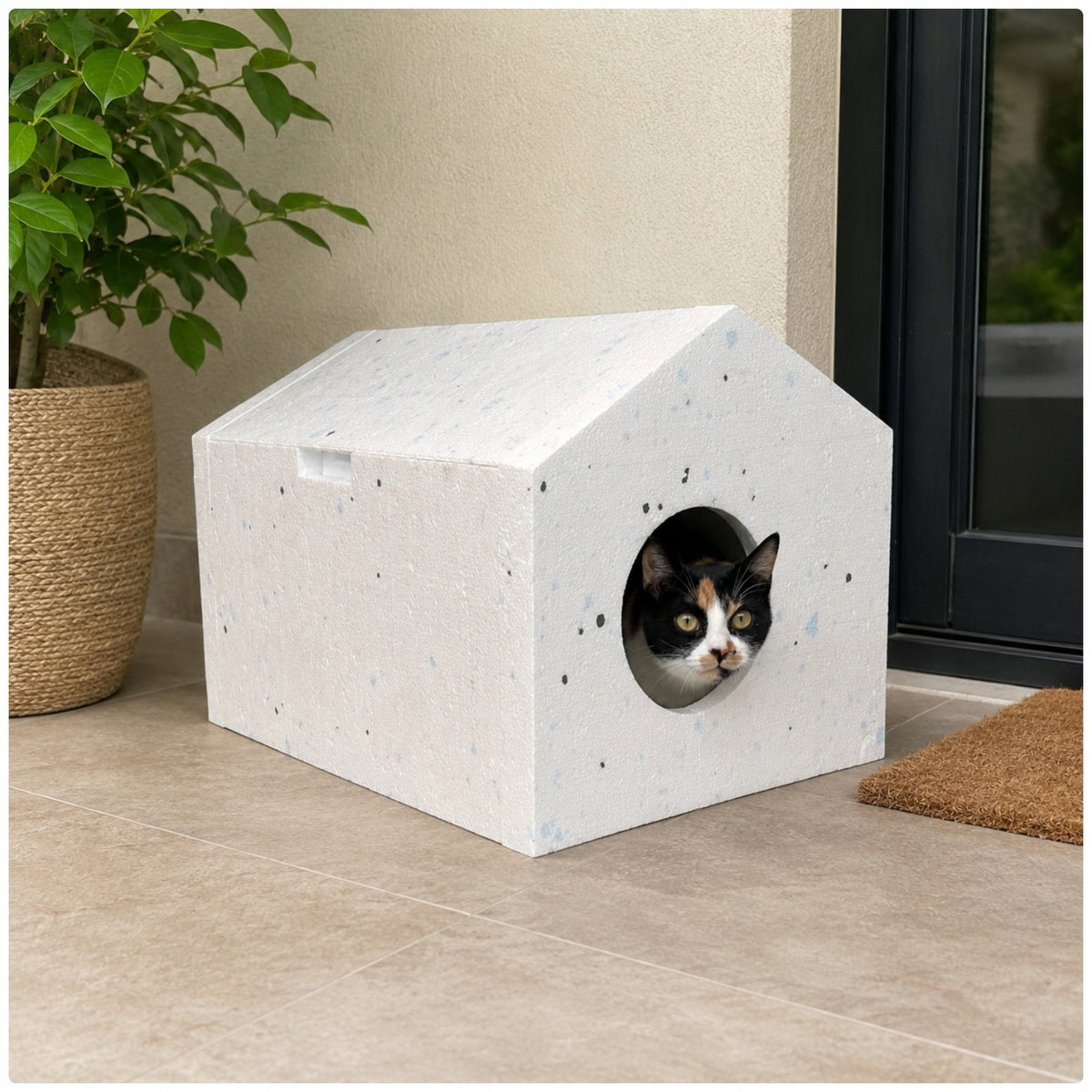 Cat booth for winter Styrofoam house insulated slanted roof 59x39x35 Manufacturer code domek dla kota budka