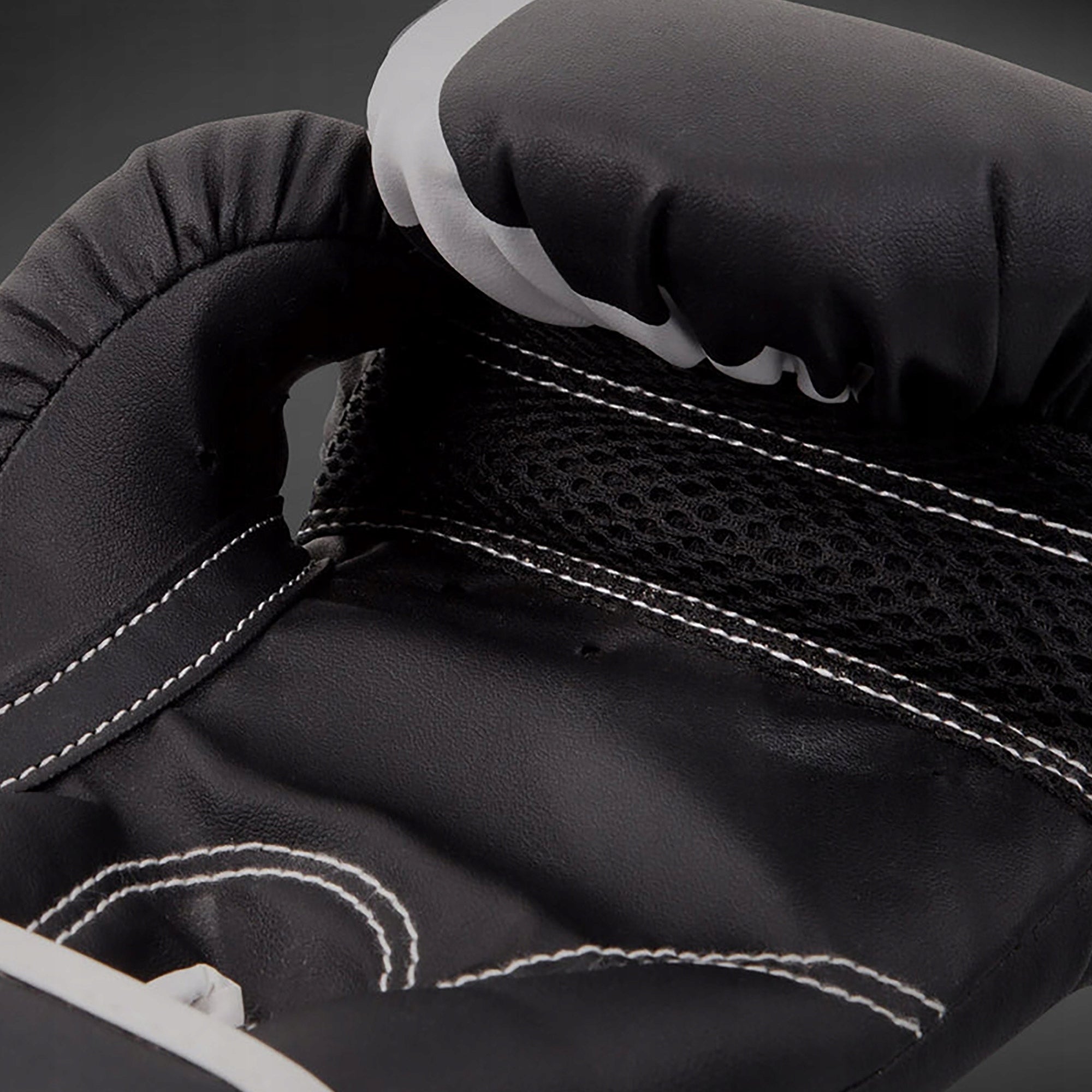 Children's boxing gloves Venum Challenger 2.0 Kids black/white 4 oz EAN (GTIN) 3611441515700