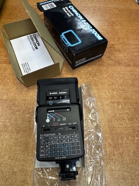 Chinon S-250 zoom flash Packaging status original