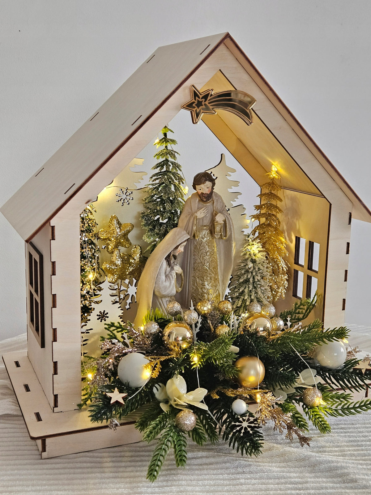 Christmas Nativity Scene with Holy Family Christmas Reed LED Ornament Manufacturer code 334
