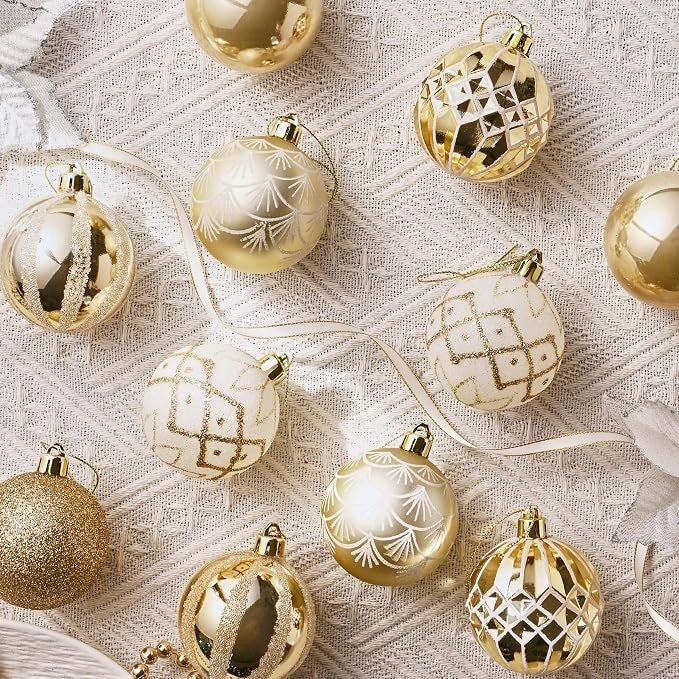 Christmas Tree Baubles Gold White 5 cm 30 pcs Unbreakable Set Manufacturer code 56uhe567yhj5et7y