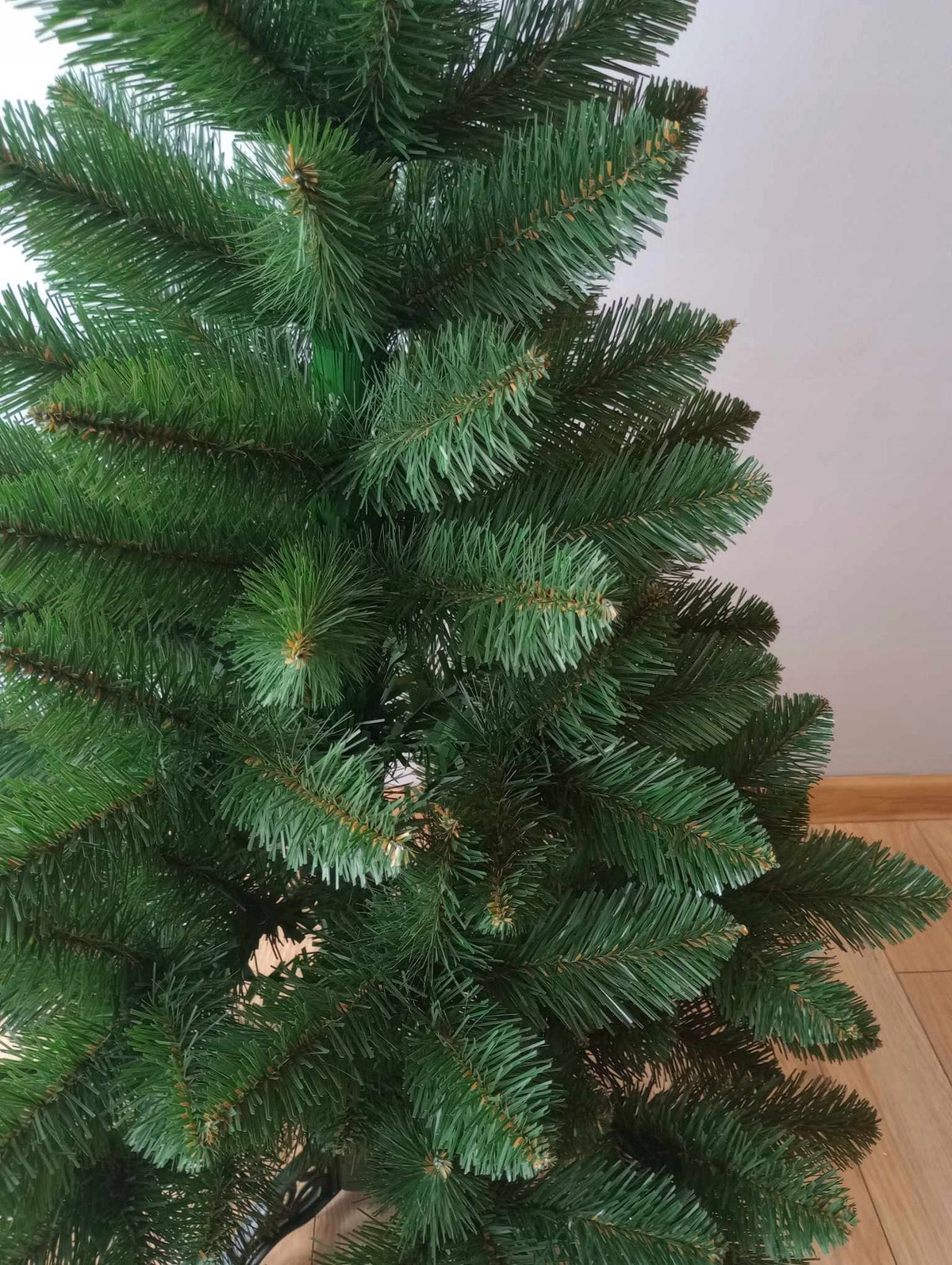 Christmas Tree Pine 120 CM DENSE green ON STAND Brand Frezja