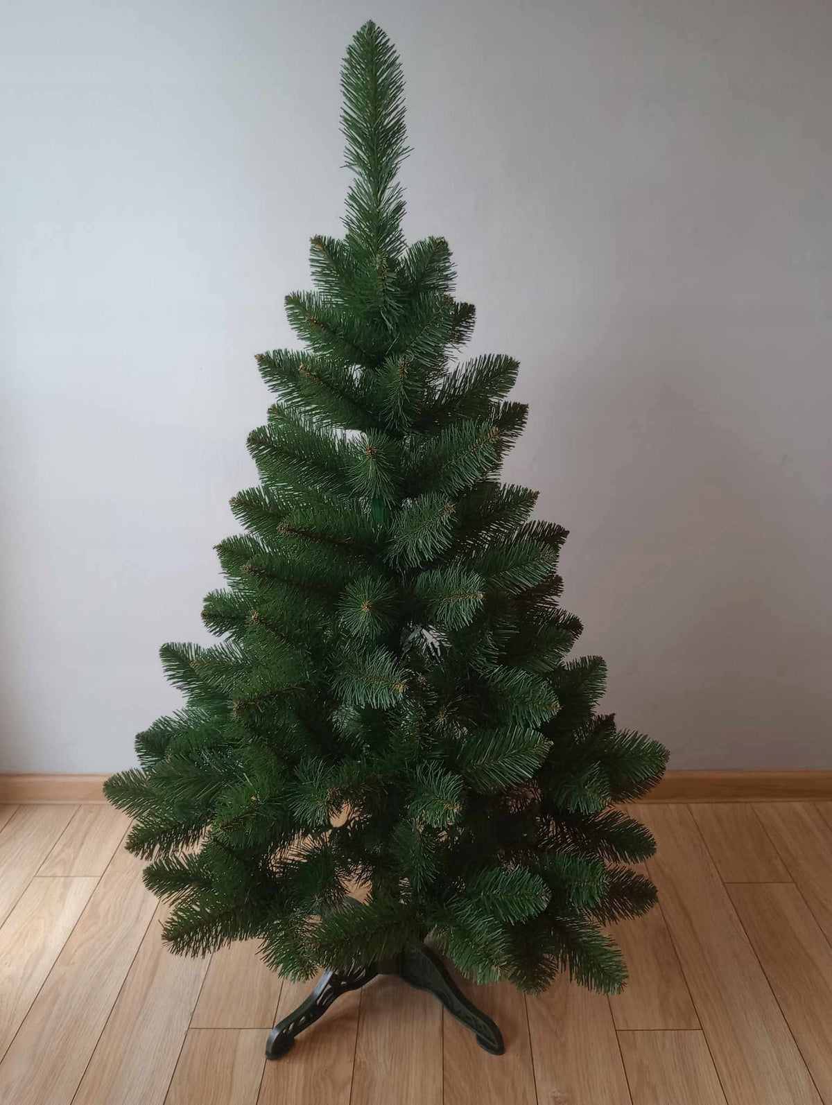 Christmas Tree Pine 120 CM DENSE green ON STAND