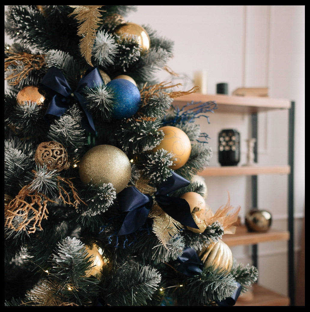 Christmas Tree on the Trunk 180cm Artificial Beautiful DIAMOND PINE Snowy Dense Manufacturer code CH005