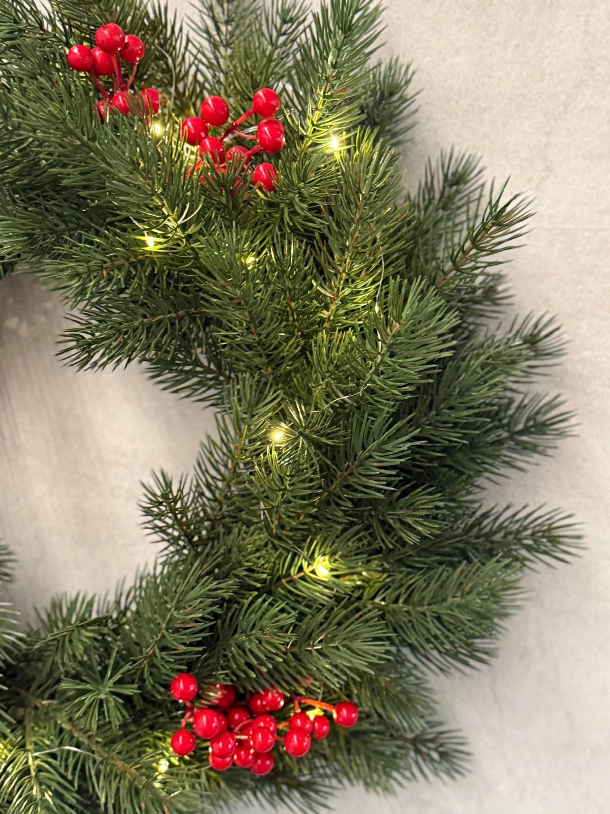 Christmas Wreath Forest Elegance Door Wreath Garland 100% PE 60 cm Manufacturer code wianek sosna z jarzębiną